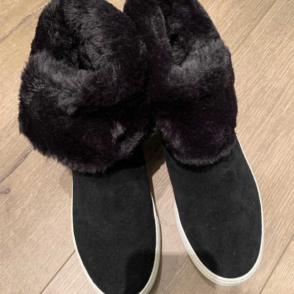 Alex + Alex Black Boot with full fur inside